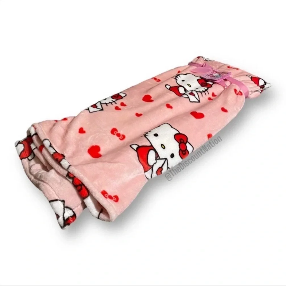 Hello Kitty Happy Valentine’s Throw Blanket